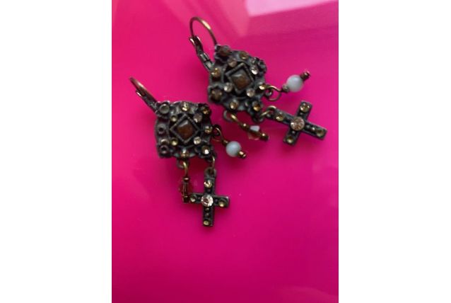 PAIRE DE BOUCLES D OREILLE 