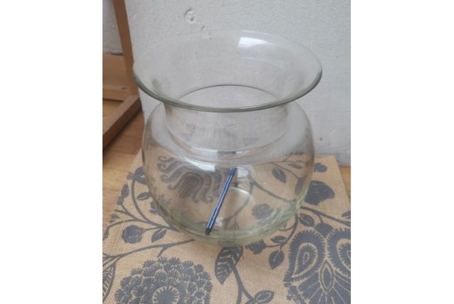 Vase rond en verre transparent