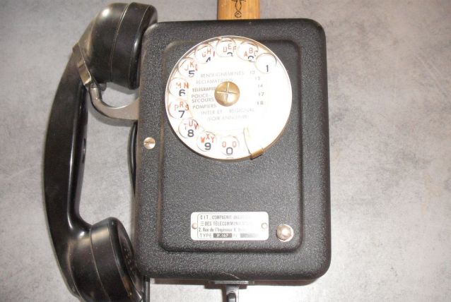 VENDS TELEPHONE MURAL 1925